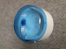 Dávkovače toaletného papiera a penového mydla. - 2