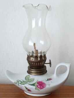 Petrolejka s ruzami - 2