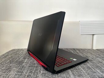 Acer Nitro 5 + Xbox ovládače - 2