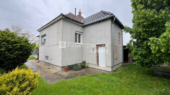 Rodinný dom s pozemkom 1396 m², Šurany, Nové Zámky - 2