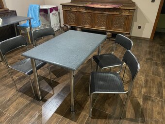 Stôl a stoličky - 2