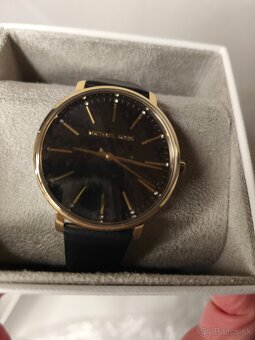 Čierne kožené hodinky zn. Michael Kors - 2