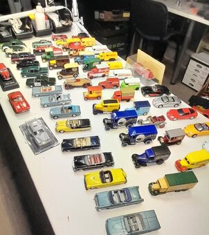 Modely aut 1:43 MIX /kovové/ - 2