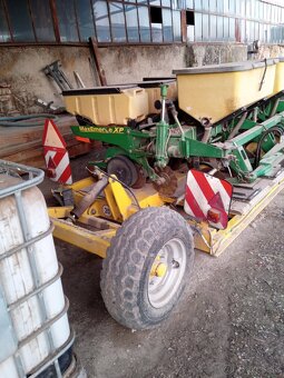 Sejačka John deere 8 r. - 2