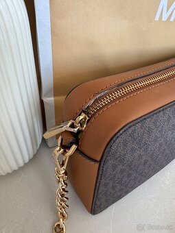 Michael Kors crossbody kabelka - 2
