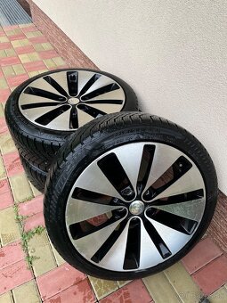 225/40 R18 - 2