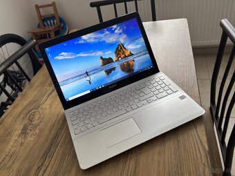 15.6"/Notebook/i5-3337/8GB RAM/750GB HDD/2x Grafická karta - 2