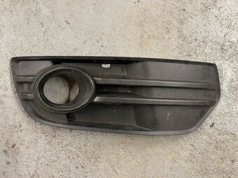 Zadné ľavé svetlo a predná ľavá mriežka Audi Q5 2008-2012 - 2