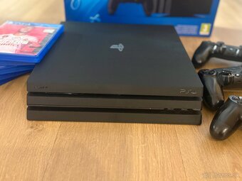 PS4 Pro 1TB + 3 ovládače + 5 hier - 2