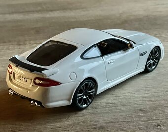 Jaguar XKR-S 1:24 - 2