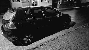 Volkswagen Golf 1.4 benzín - 2