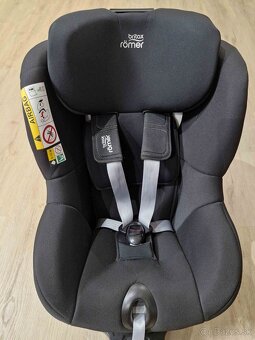 Britax Römer Dualfix M i-Size – otočná autosedačka (0–18 kg) - 2
