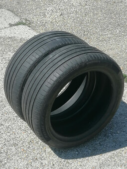 245/45/R19 - 2