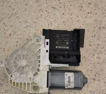 Predám motorček sťahovania okien 1K0959792L - 2