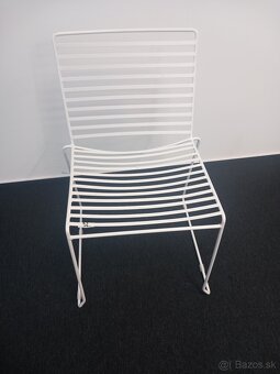 Biela kovová stolička – položka 91 - 2