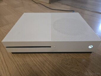 XBOX ONE S - 1 TB + drátový ovládač a 5 hier - 2