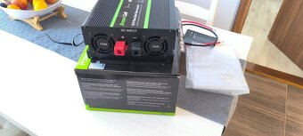 Menič napätia 12v 230v - 2000w čistý sinus - 2