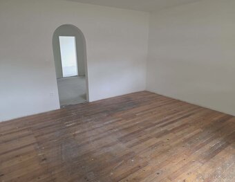 Ponúkame na predaj rod.dom v Kolárove - 2