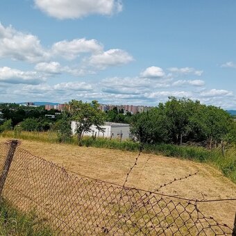 Investičný pozemok Levice 3300 m2 -Staré Levice aj chatka - 2