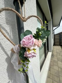 Svadobná výzdoba - veniec na dvere, srdce (ružová, biela) - 2