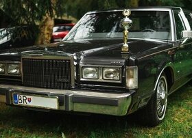 Lincoln Continental Towncar - 2
