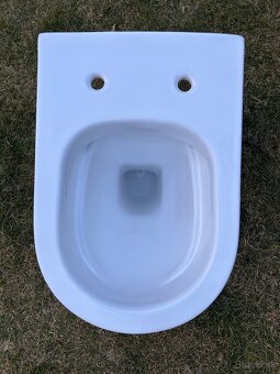 NOVÉ závesné WC + sedatko - 2