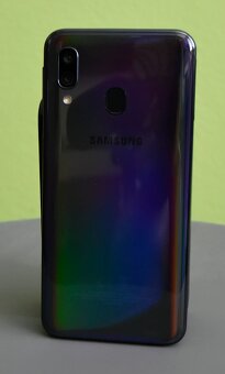 Predám Samsung Galaxy A40 – kompaktný, plne funkčný - 2