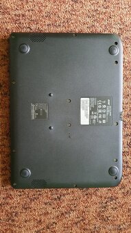 Nefunkčný mini notebook - 2
