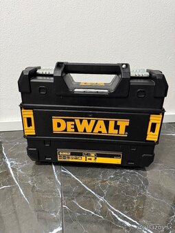 kladivo DeWalt D25134K - 2