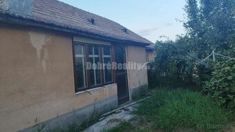 Starší rodinný dom v obci Vlčany , vhodný na kompletnú rekon - 2