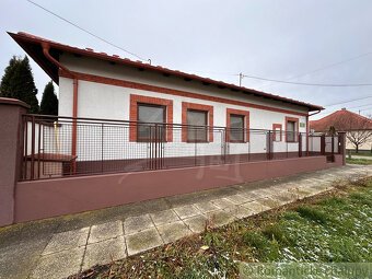 Priestranný rodinný dom v Kolárove – ideálne bývanie aj in - 2