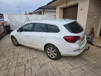 Opel Astra J Sports Tourer - 2
