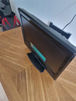 22" LCD TV - 2