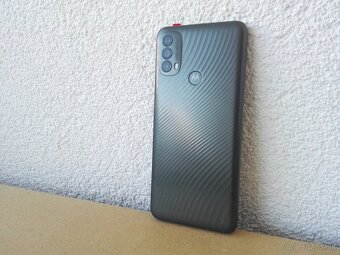 Motorola Moto E40 - 2