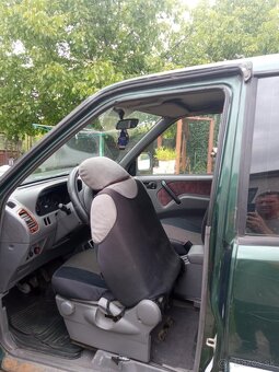 Nissan Terrano II - 2