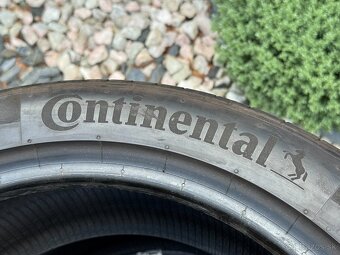 245/40 R18 - 2