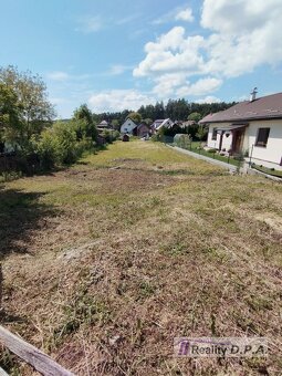 Iba u nás - Stavebný pozemok Valča 1014 m2, všetky IS - 2