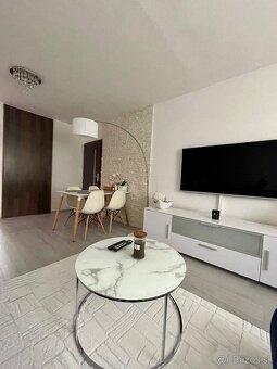 Predam luxusny 4 izbovy byt s loggiou - 2