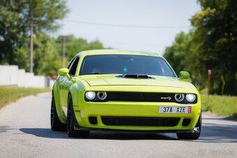 Predám dodge challenger 6.4 hemi shaker - 2