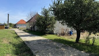NA PREDAJ: stavebný pozemok 648m2 - Zavar - 2