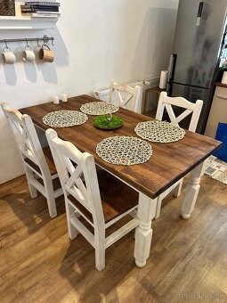 Kuchynský drevený stôl masívny so stoličkami - 2