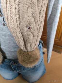 Dámsky šál s brmbolcami Tommy Hilfiger - 2