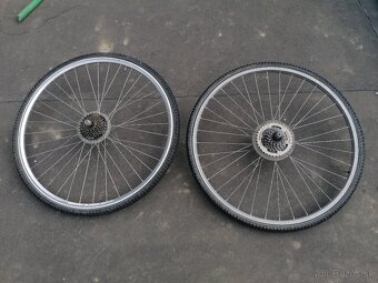 Predám zadné 28" kolesá na bicykel - 2