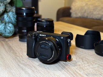 Sony A6400 + 3 objektívy + 3 originálne batérie (TOP STAV) - 2
