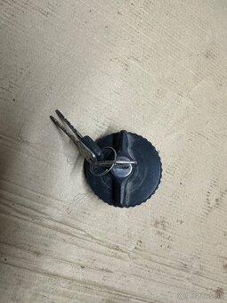 Víčko nádrže Mercedes - 2