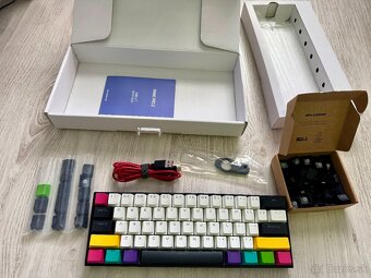 Anne Pro 2 RGB 60% bezdrôtová mechanická klávesnica - 2