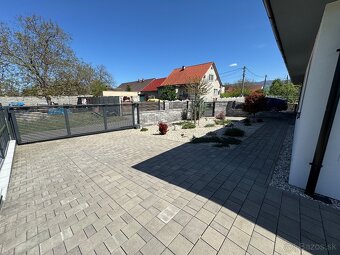 Prémiový rodinný dom s terasou a veľkým pozemkom - 2