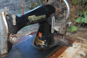 ŠIJACÍ STROJ MINERVA - 2
