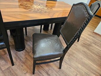 Stôl s koženými stoličkami - 2