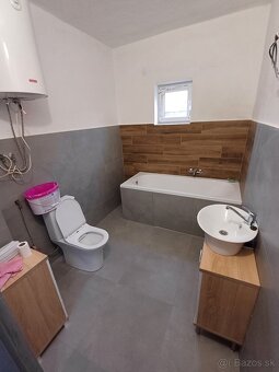 Rodinný dom s pozemkom - 2